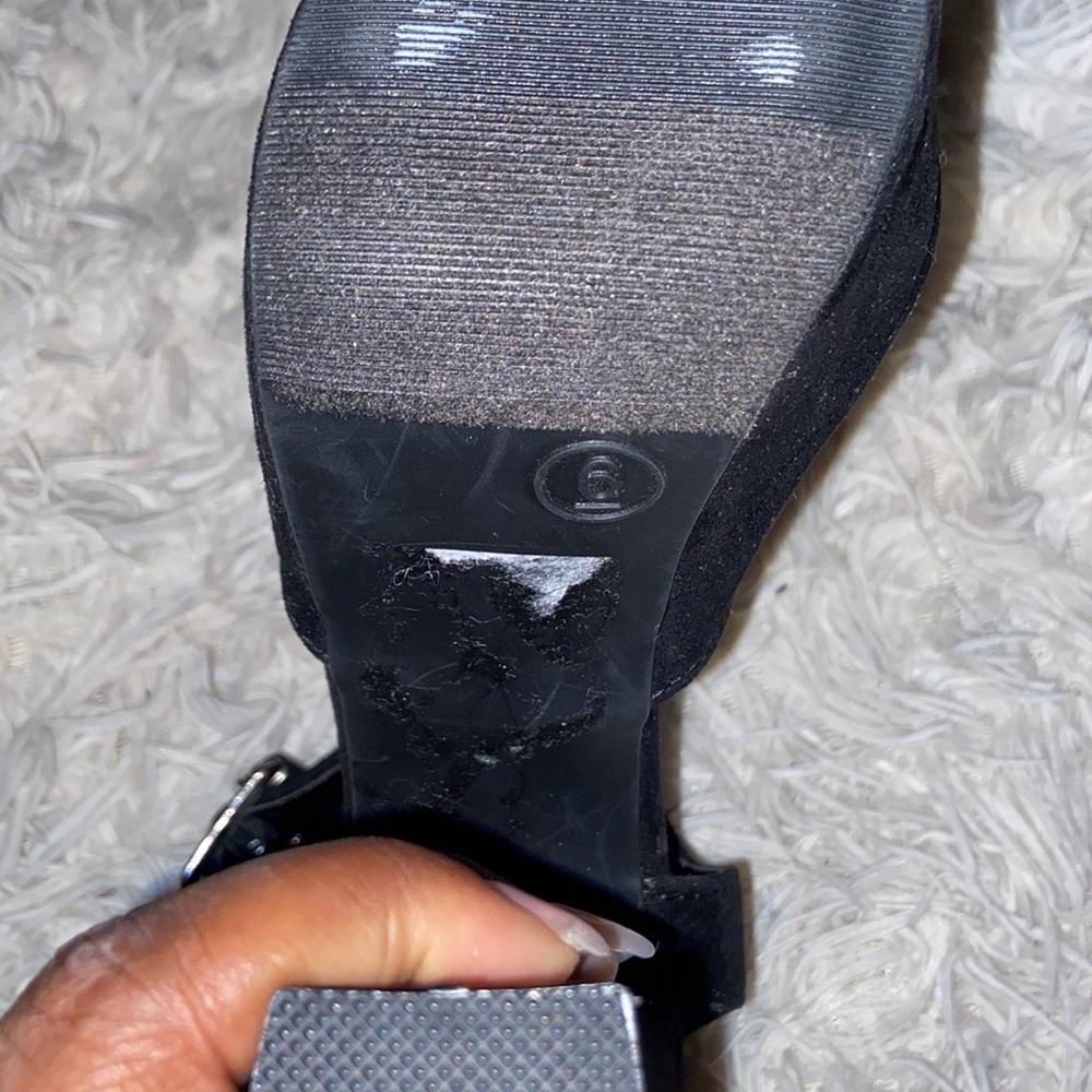 Heels - Picture 2 of 3